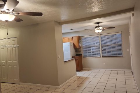 Villa ou maison à vendre à Port St. Lucie, Floride: 3 chambres, 89.19 m2 № 2024076 - photo 6