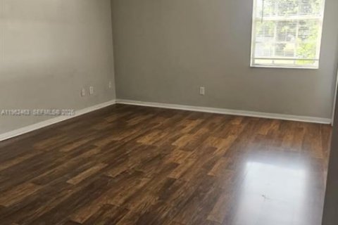 Villa ou maison à vendre à Port St. Lucie, Floride: 3 chambres, 89.19 m2 № 2024076 - photo 12