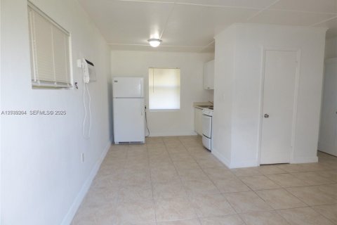 Apartment in Hollywood, Florida № 2086678 - photo 2