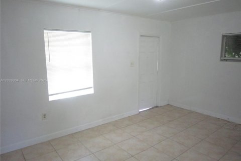 Apartment in Hollywood, Florida № 2086678 - photo 5