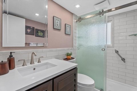 Condo in Nokomis, Florida, 2 bedrooms  № 2121477 - photo 18
