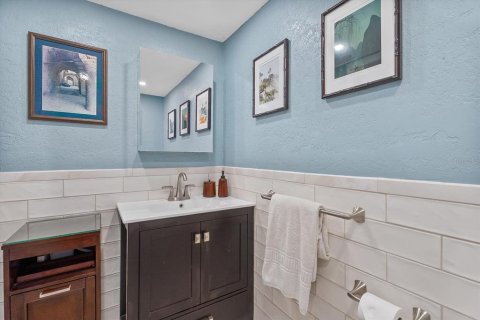 Condo in Nokomis, Florida, 2 bedrooms  № 2121477 - photo 15
