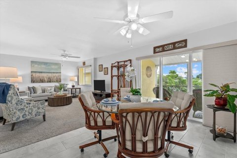 Condo in Nokomis, Florida, 2 bedrooms  № 2121477 - photo 11