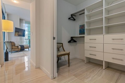 Снять в аренду кондоминиум в Майами, Флорида 3 спальни, 153.2м2, № 1998338 - фото 18