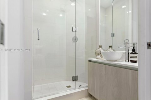 Снять в аренду кондоминиум в Майами, Флорида 3 спальни, 153.2м2, № 1998338 - фото 9