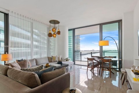 Снять в аренду кондоминиум в Майами, Флорида 3 спальни, 153.2м2, № 1998338 - фото 3