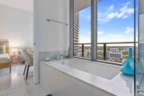 Снять в аренду кондоминиум в Майами, Флорида 3 спальни, 153.2м2, № 1998338 - фото 12