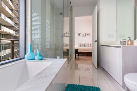 Снять в аренду кондоминиум в Майами, Флорида 3 спальни, 153.2м2, № 1998338 - фото 11