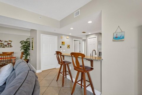 Condo in Daytona Beach Shores, Florida, 3 bedrooms № 2167053 - photo 7