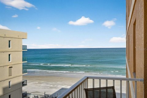 Condo in Daytona Beach Shores, Florida, 3 bedrooms № 2167053 - photo 12
