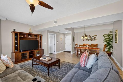 Condo in Daytona Beach Shores, Florida, 3 bedrooms № 2167053 - photo 5