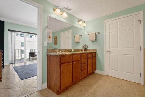 Condo in Daytona Beach Shores, Florida, 3 bedrooms № 2167053 - photo 14