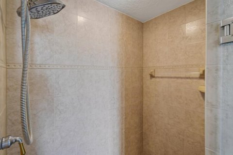 Condo in Daytona Beach Shores, Florida, 3 bedrooms № 2167053 - photo 16