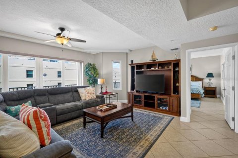 Condo in Daytona Beach Shores, Florida, 3 bedrooms № 2167053 - photo 4