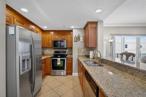 Condo in Daytona Beach Shores, Florida, 3 bedrooms № 2167053 - photo 18