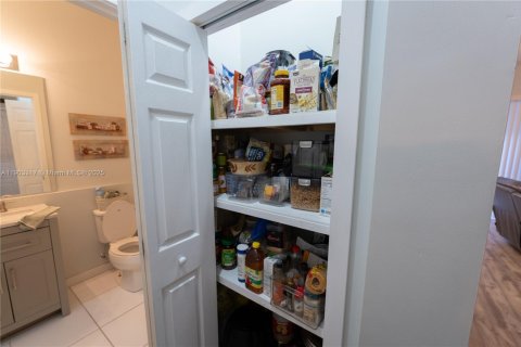 Touwnhouse à vendre à Miami, Floride: 3 chambres, 176.33 m2 № 1955709 - photo 24