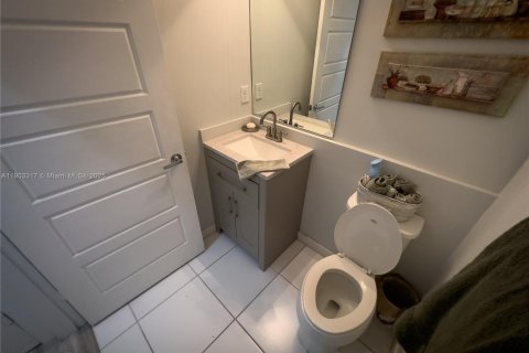 Touwnhouse à vendre à Miami, Floride: 3 chambres, 176.33 m2 № 1955709 - photo 15