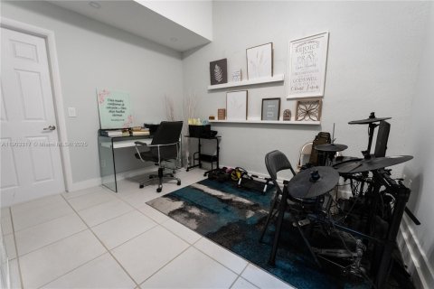 Touwnhouse à vendre à Miami, Floride: 3 chambres, 176.33 m2 № 1955709 - photo 11