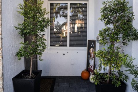 Touwnhouse à vendre à Miami, Floride: 3 chambres, 176.33 m2 № 1955709 - photo 2