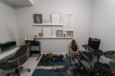 Touwnhouse à vendre à Miami, Floride: 3 chambres, 176.33 m2 № 1955709 - photo 13