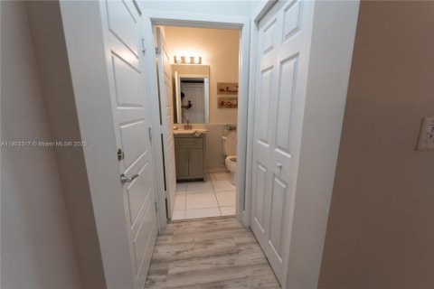 Touwnhouse à vendre à Miami, Floride: 3 chambres, 176.33 m2 № 1955709 - photo 14