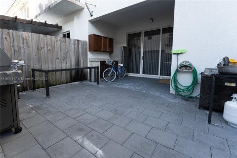 Touwnhouse à vendre à Miami, Floride: 3 chambres, 176.33 m2 № 1955709 - photo 22