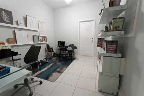 Touwnhouse à vendre à Miami, Floride: 3 chambres, 176.33 m2 № 1955709 - photo 10