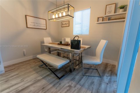 Touwnhouse à vendre à Miami, Floride: 3 chambres, 176.33 m2 № 1955709 - photo 19