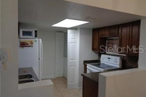 Townhouse in Davenport, Florida 4 bedrooms, 168.25 sq.m. № 1914094 - photo 4