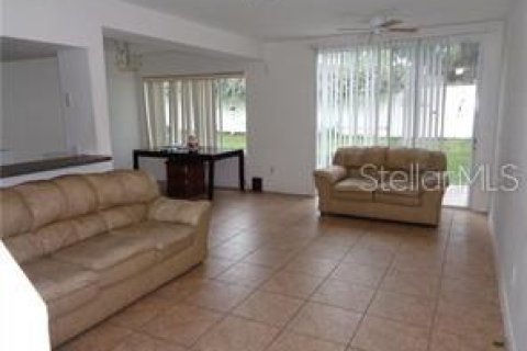 Townhouse in Davenport, Florida 4 bedrooms, 168.25 sq.m. № 1914094 - photo 3