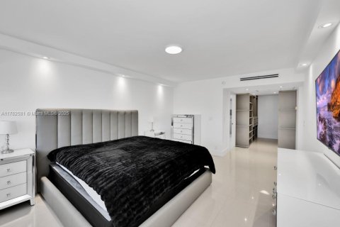 Condominio en venta en Hallandale Beach, Florida, 2 dormitorios, 102.19 m2 № 1627899 - foto 17