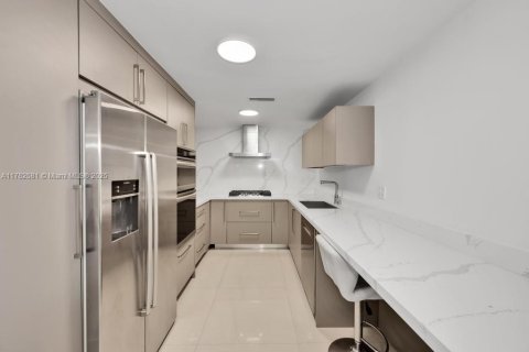 Condominio en venta en Hallandale Beach, Florida, 2 dormitorios, 102.19 m2 № 1627899 - foto 20