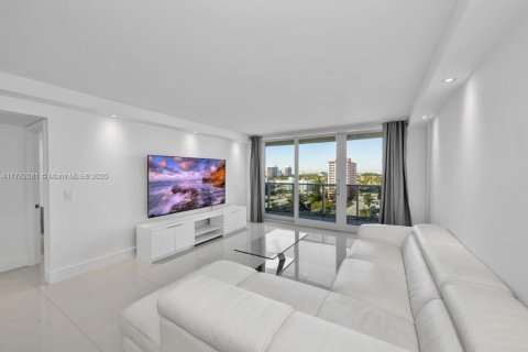 Condominio en venta en Hallandale Beach, Florida, 2 dormitorios, 102.19 m2 № 1627899 - foto 3