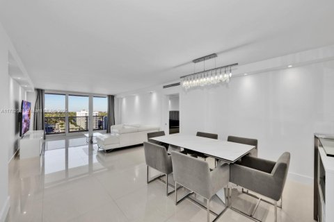 Condominio en venta en Hallandale Beach, Florida, 2 dormitorios, 102.19 m2 № 1627899 - foto 6
