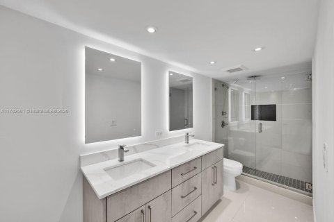 Condominio en venta en Hallandale Beach, Florida, 2 dormitorios, 102.19 m2 № 1627899 - foto 19
