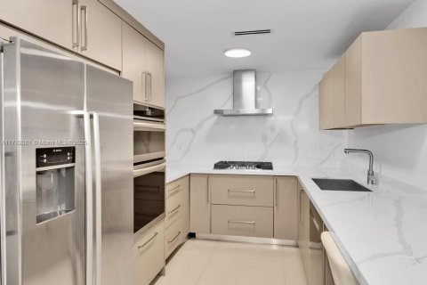Condominio en venta en Hallandale Beach, Florida, 2 dormitorios, 102.19 m2 № 1627899 - foto 21