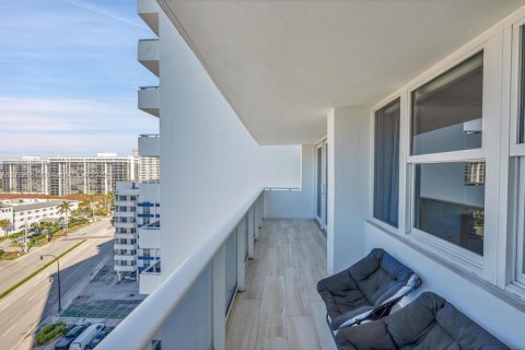 Condominio en venta en Hallandale Beach, Florida, 2 dormitorios, 102.19 m2 № 1627899 - foto 14