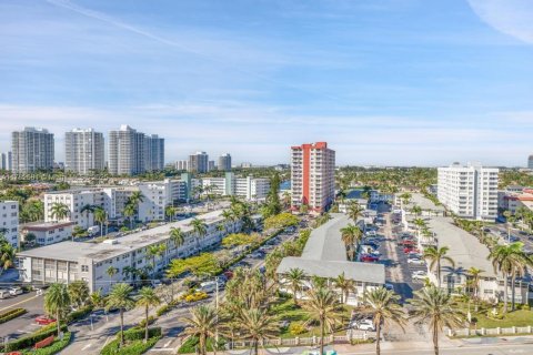 Condominio en venta en Hallandale Beach, Florida, 2 dormitorios, 102.19 m2 № 1627899 - foto 13