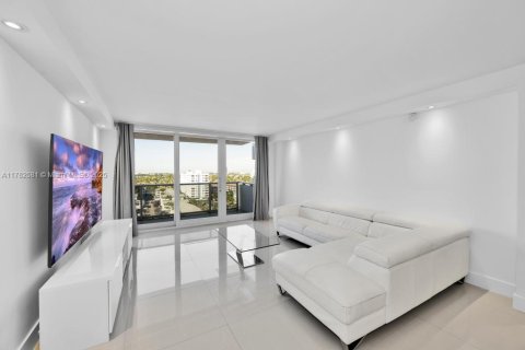 Condominio en venta en Hallandale Beach, Florida, 2 dormitorios, 102.19 m2 № 1627899 - foto 2