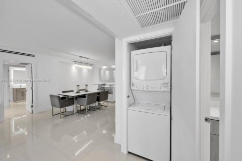 Condominio en venta en Hallandale Beach, Florida, 2 dormitorios, 102.19 m2 № 1627899 - foto 15