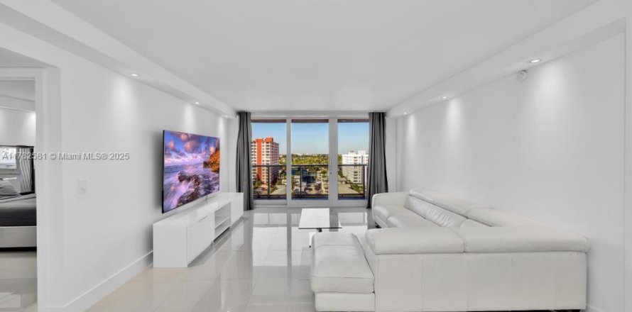 Condominio en Hallandale Beach, Florida, 2 dormitorios  № 1627899