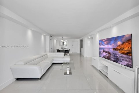Condominio en venta en Hallandale Beach, Florida, 2 dormitorios, 102.19 m2 № 1627899 - foto 9