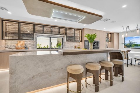 Villa ou maison à vendre à Hollywood, Floride: 6 chambres, 466.28 m2 № 2085460 - photo 25