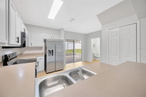 Townhouse in Brandon, Florida 3 bedrooms, 121.89 sq.m. № 1850159 - photo 5
