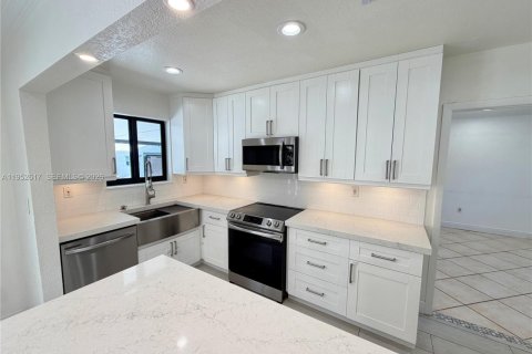 Casa en alquiler en Homestead, Florida, 4 dormitorios, 168.34 m2 № 2010381 - foto 13