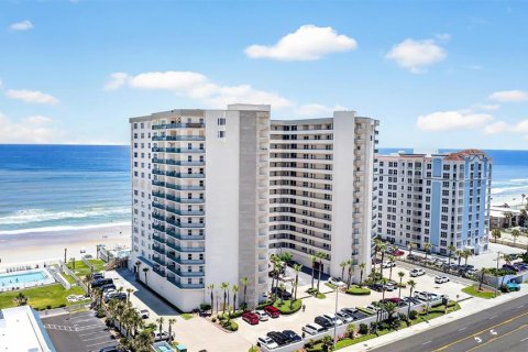 Condo in Daytona Beach, Florida, 3 bedrooms  № 2234410 - photo 4