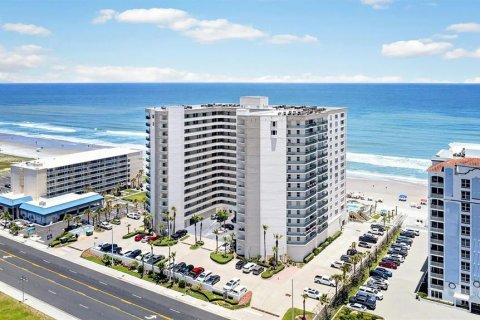 Condo in Daytona Beach, Florida, 3 bedrooms  № 2234410 - photo 2
