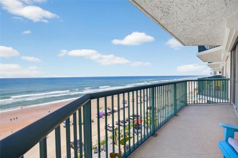 Condo in Daytona Beach, Florida, 3 bedrooms  № 2234410 - photo 24