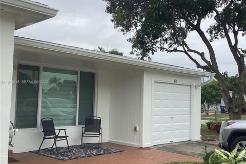 House in Hollywood, Florida 2 bedrooms, 106.19 sq.m. № 1999051 - photo 20