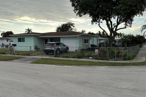 Casa en venta en Hollywood, Florida, 2 dormitorios, 106.19 m2 № 1999051 - foto 3